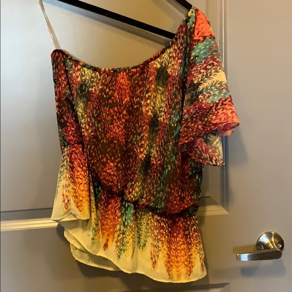 Off Shoulder Pattern Top - Picture 3 of 3